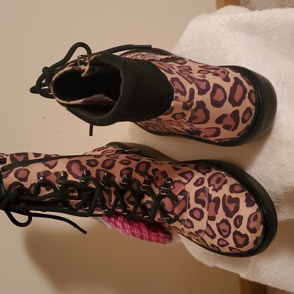 Kenneth Cole Waterproof Rhyme Hiker - Picture 7 of 12